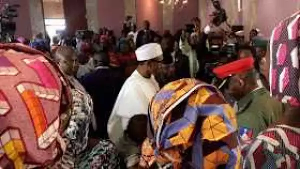 Photos Of President Buhari With The 21 Released Chibok Girls In Abuja